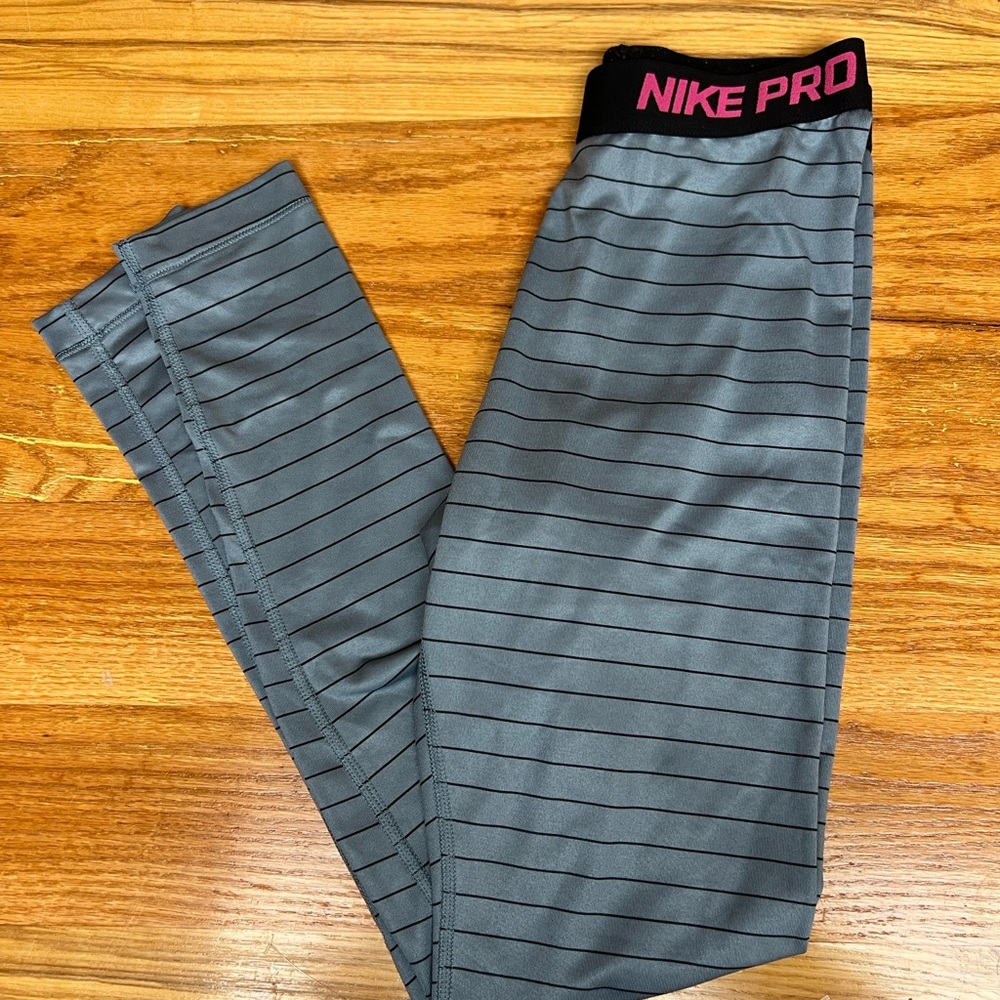 Nike Pro Leggings Woman’s Small Gray Pinstrip Pink Waistband Compression Gym Run